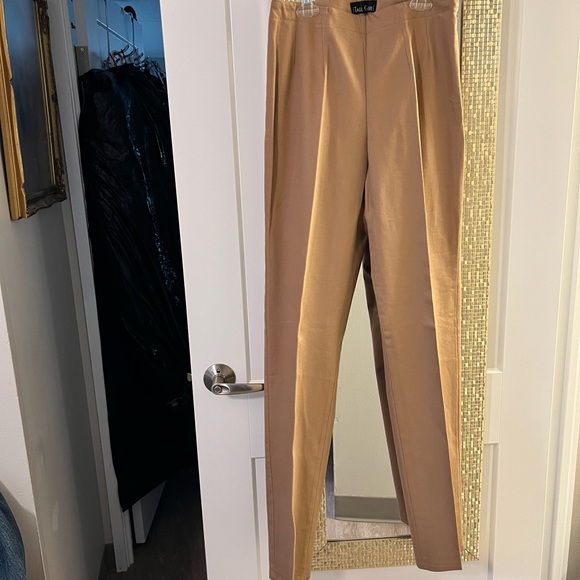 TALL GIRL TAN/ CARMEL TROUSERS IN A SIZE 7… 14” WAIST… 35” INSEAM… 11” RISE. - Picture 5 of 12